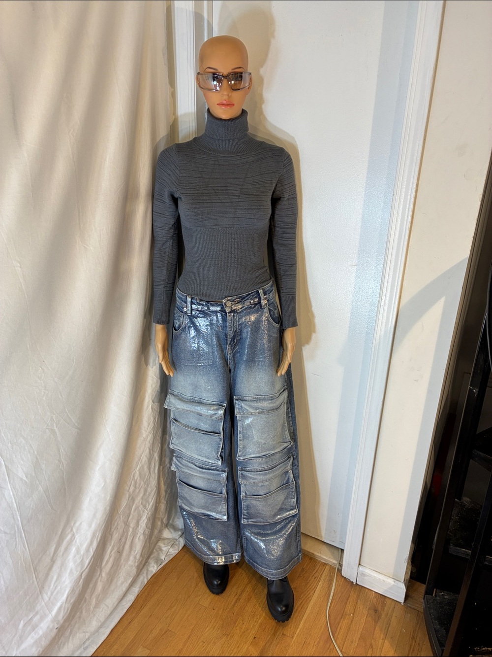 Stunning NWT AKIRA Metallic Cargo Flared Leg Jeans